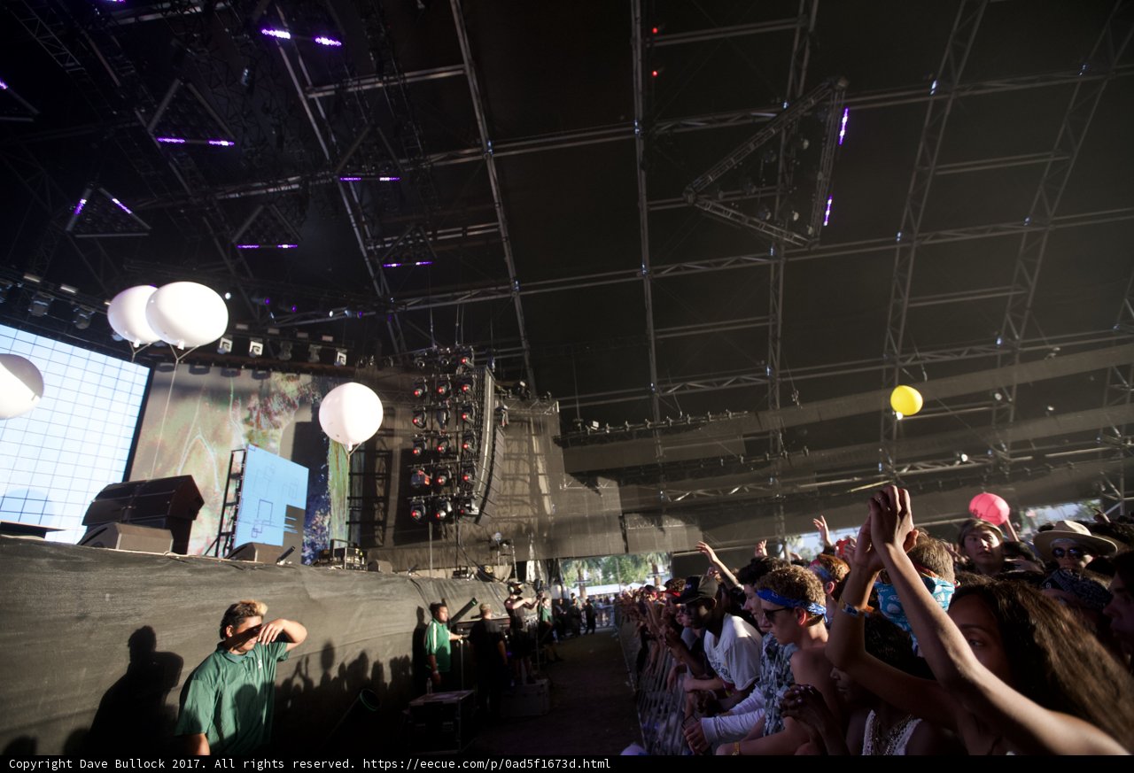 Balloon-filled Concert Craze