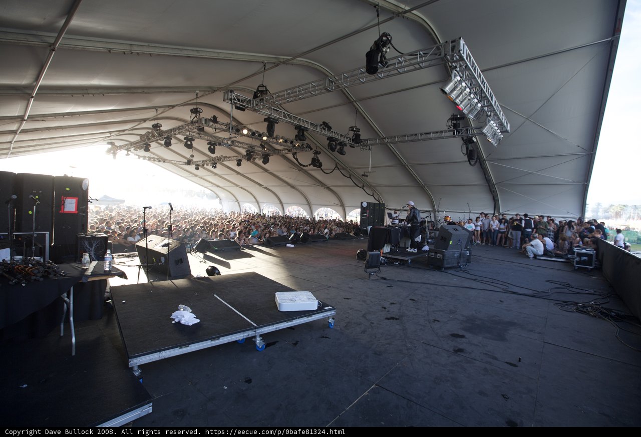 Coachella 2008: Stage Overflowing with Crowds