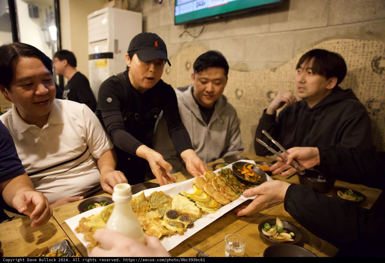 Vibrant Lunch Gathering in Seoul
