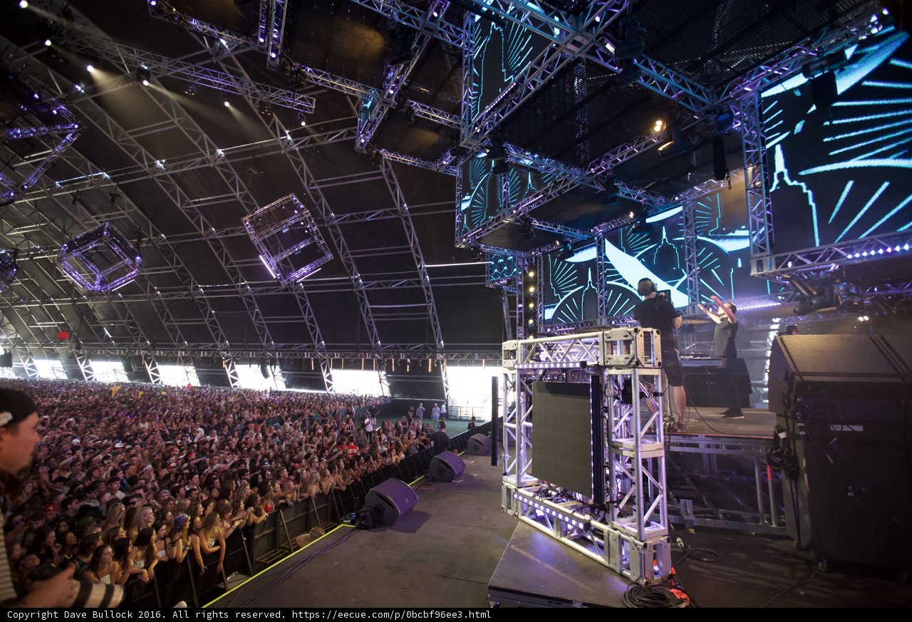 Tom Walker Rocks the Crowd at Coachella