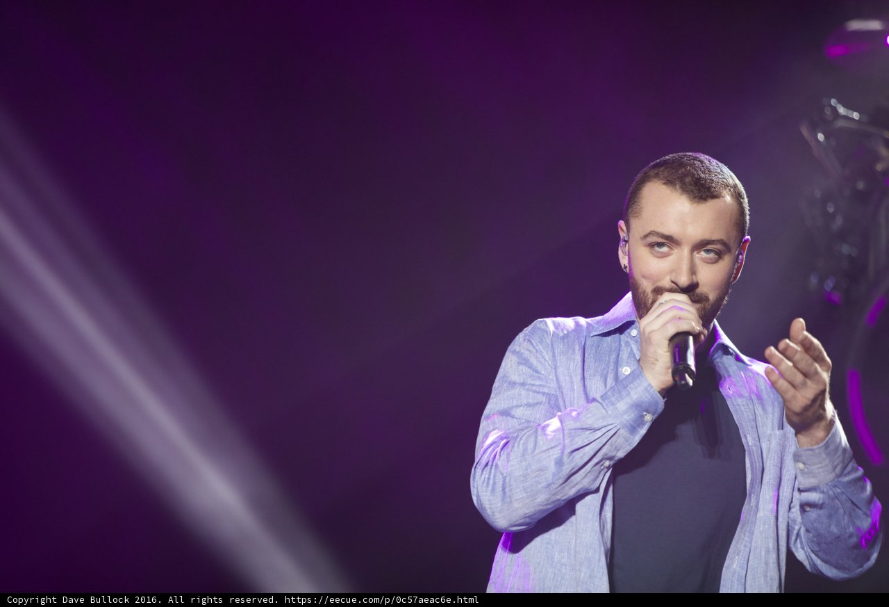 Sam Smith's Electrifying Solo Performance