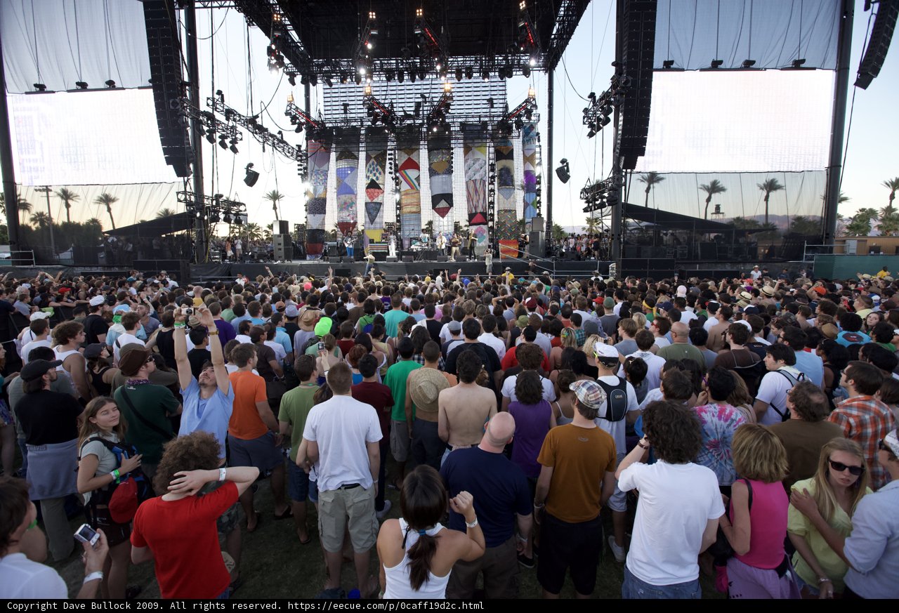 Coachella 2009 Crowd Goes Wild
