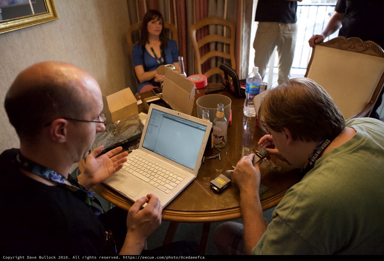 Hackers Collaborate in DEF CON 18 Hotel Suite