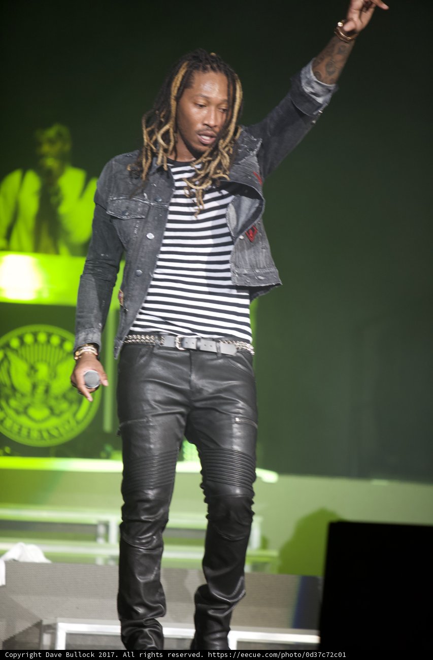 Solo Performance in Stylish Boot