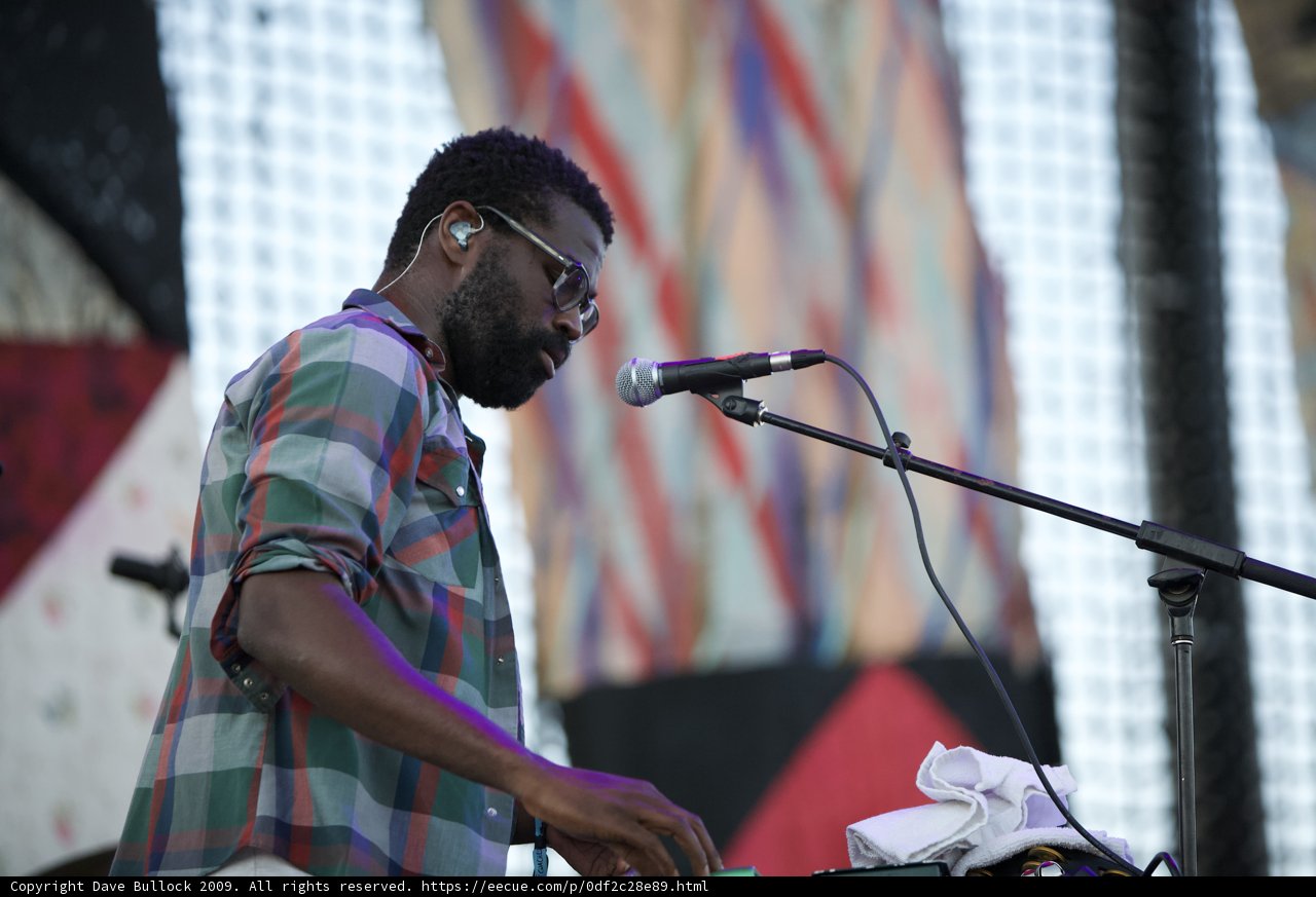 Tunde Adebimpe on Keyboard at Coachella 2009