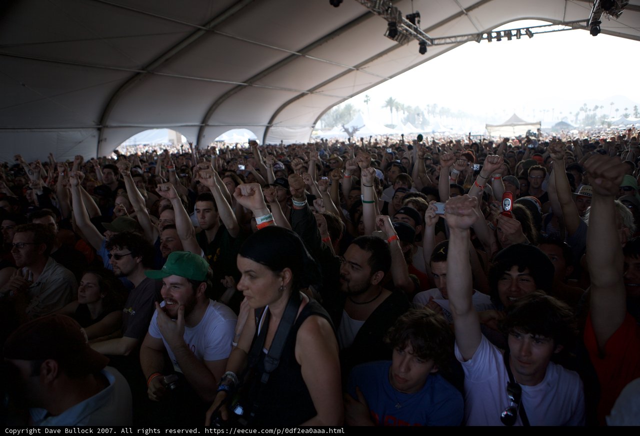 Saturday Concert Crowd at Coachella 2007