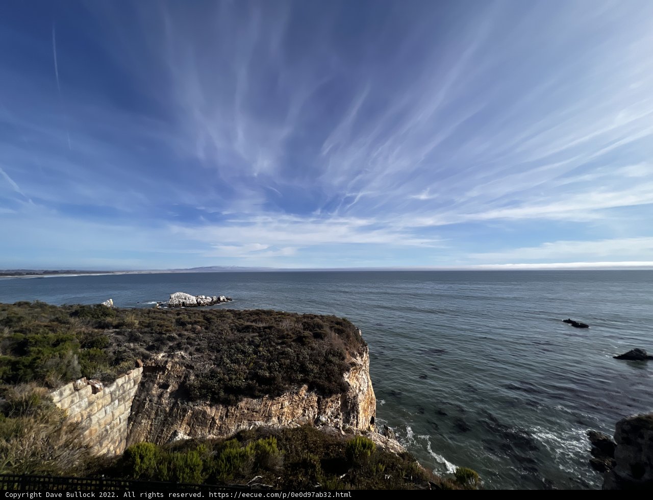 Cliffside View of the Majestic Pacific Ocean