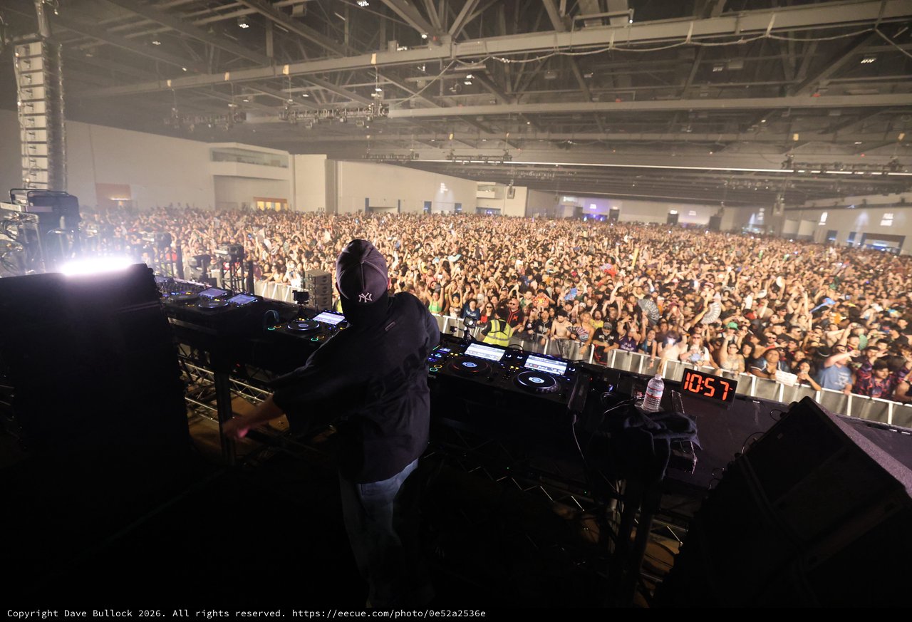 DJ Commands Massive Indoor Crowd at Wobbleland 2026