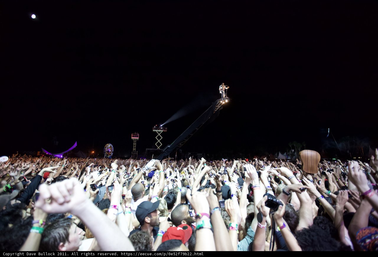 Raising the Roof: A Rocking Night Under the Stars