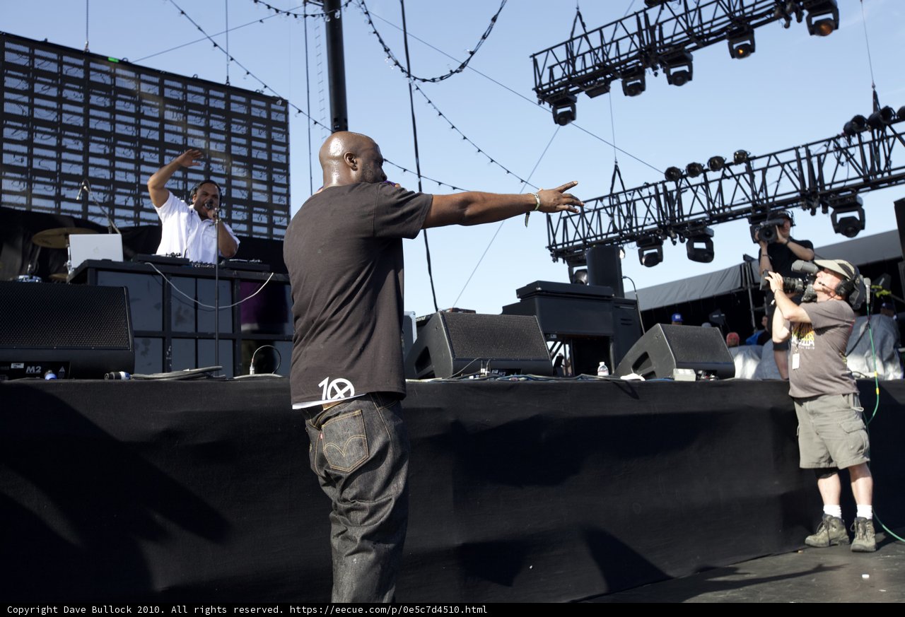 Vince Mason Rocks the Stage