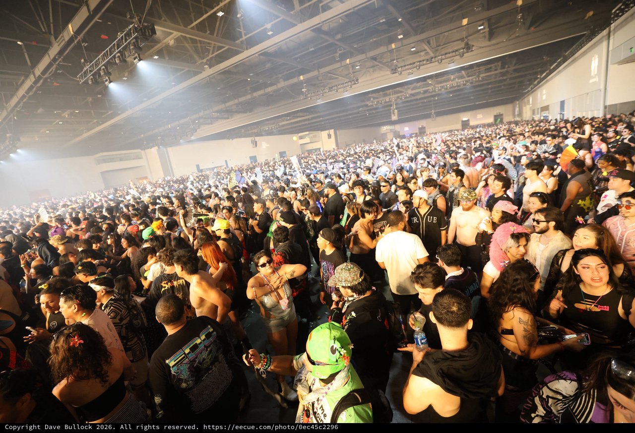 Massive Indoor Crowd Packed at Wobbleland 2026
