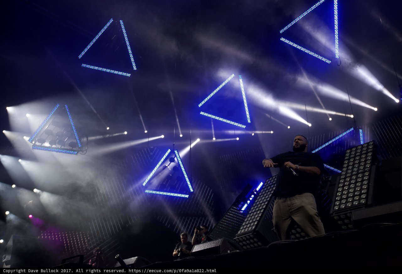DJ Khaled rocks the stage with hypnotic blue light show