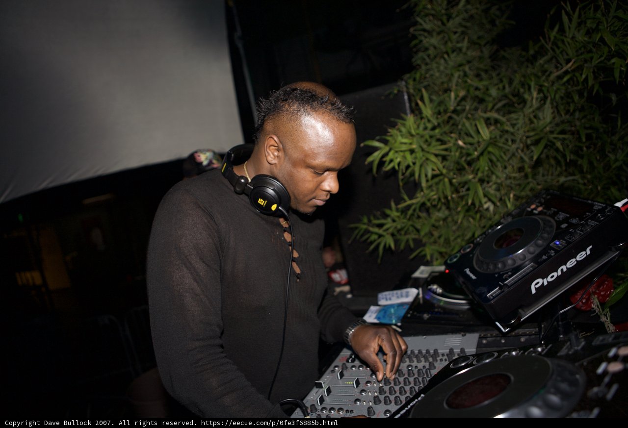 DJ SS tunes in