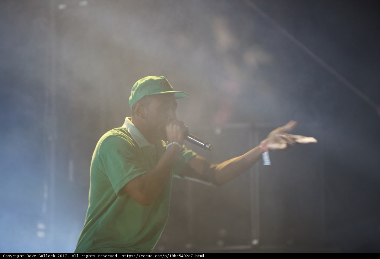 Green Hat Entertainer Rocks the Crowd