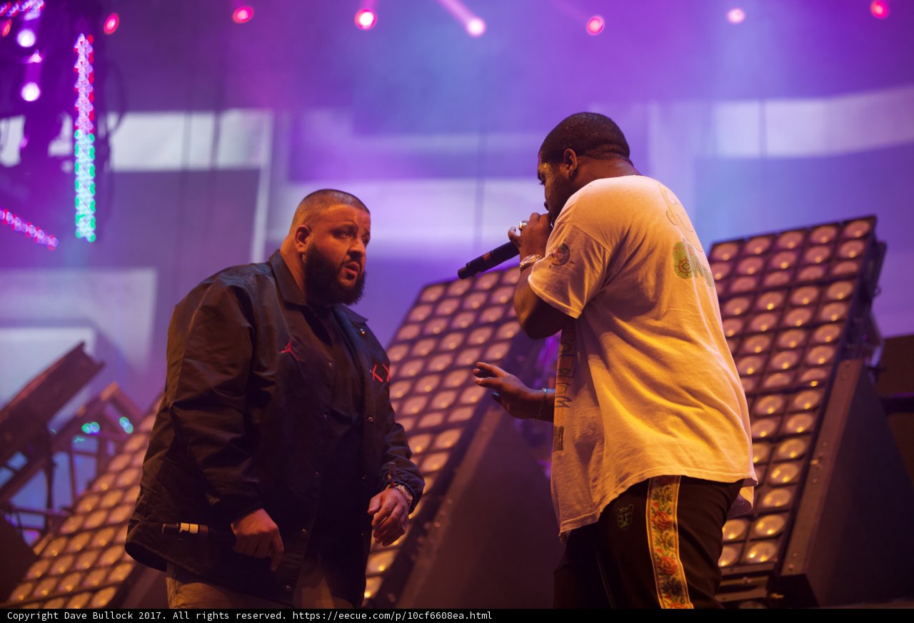 Two Entertainers Bring Down the House on Stage