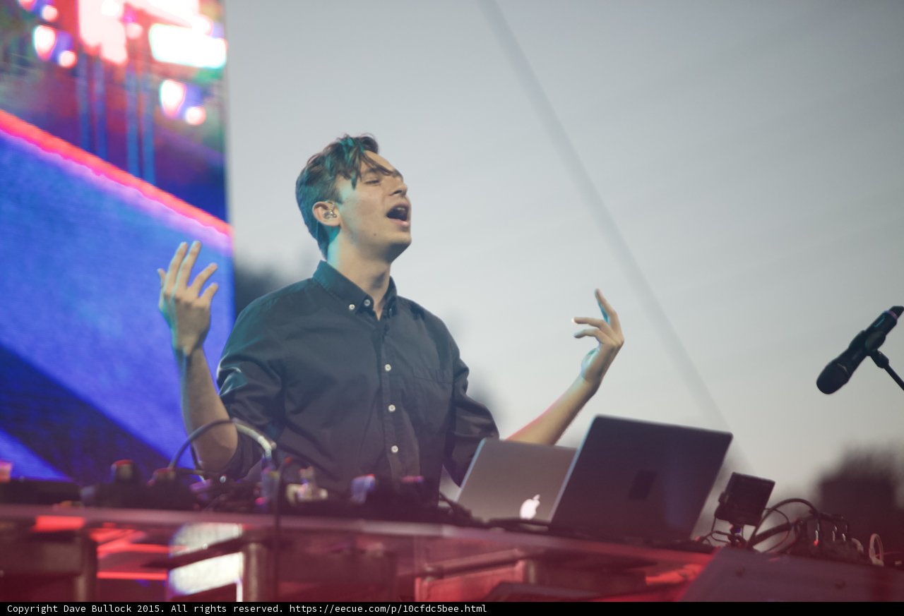 Flume Head Back Singing Blue Pink