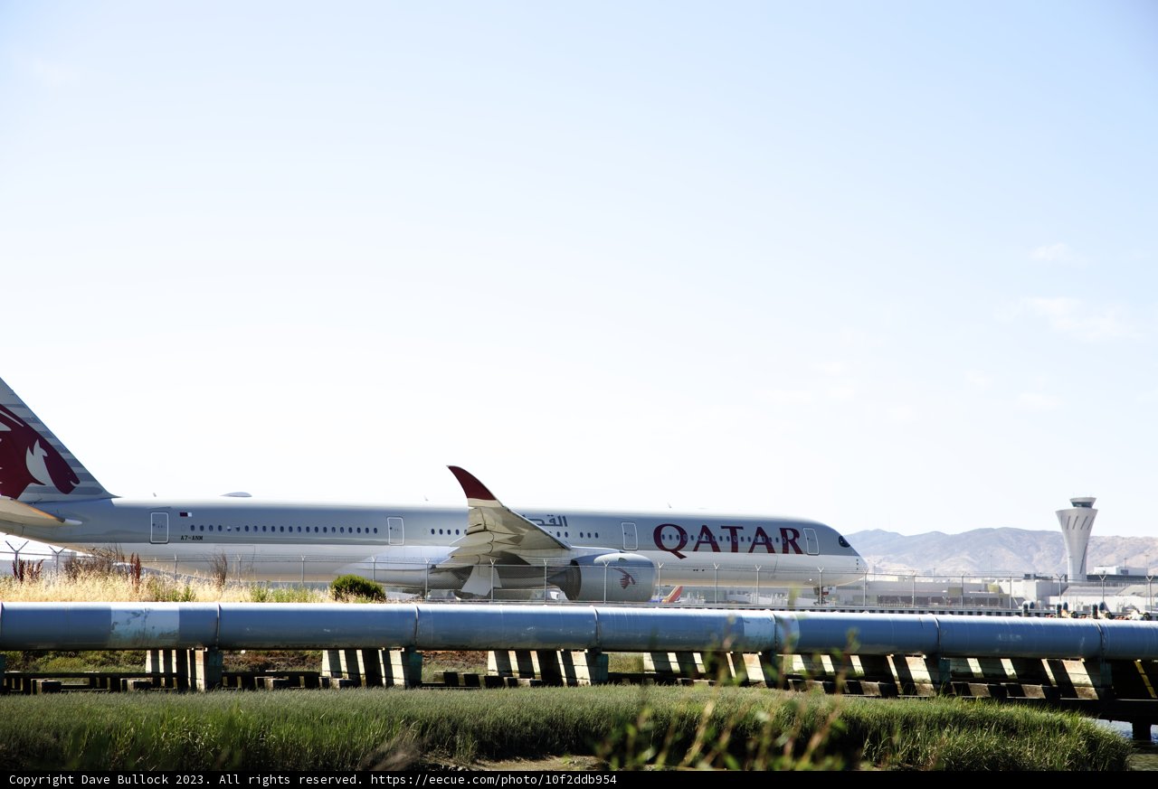 The Majestic Departure: Qatar Airways at Bayfront Park