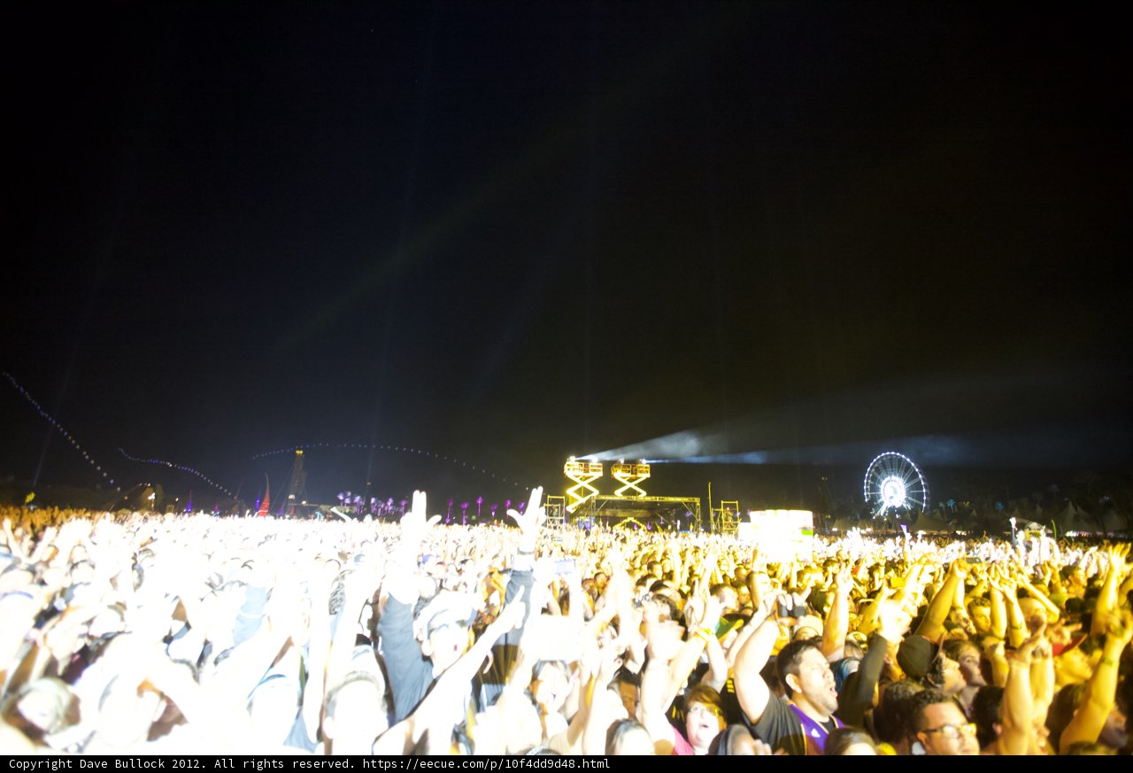 Concertgoers Reach for the Stars