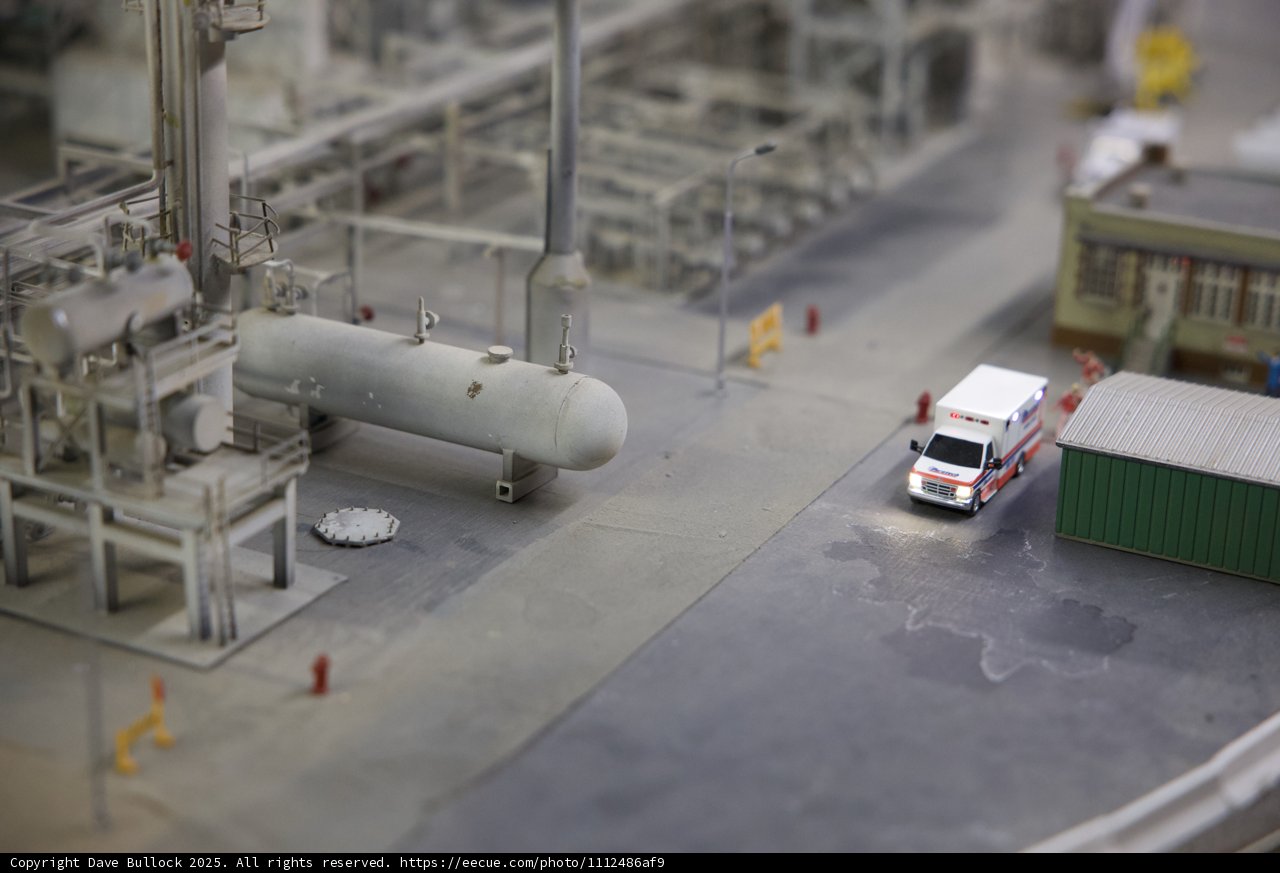 Miniature Express: Industrial Scene