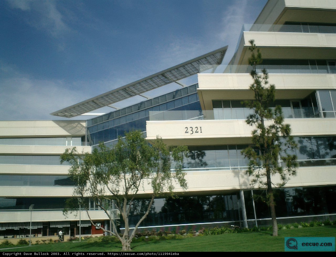 Solar-powered Office Building