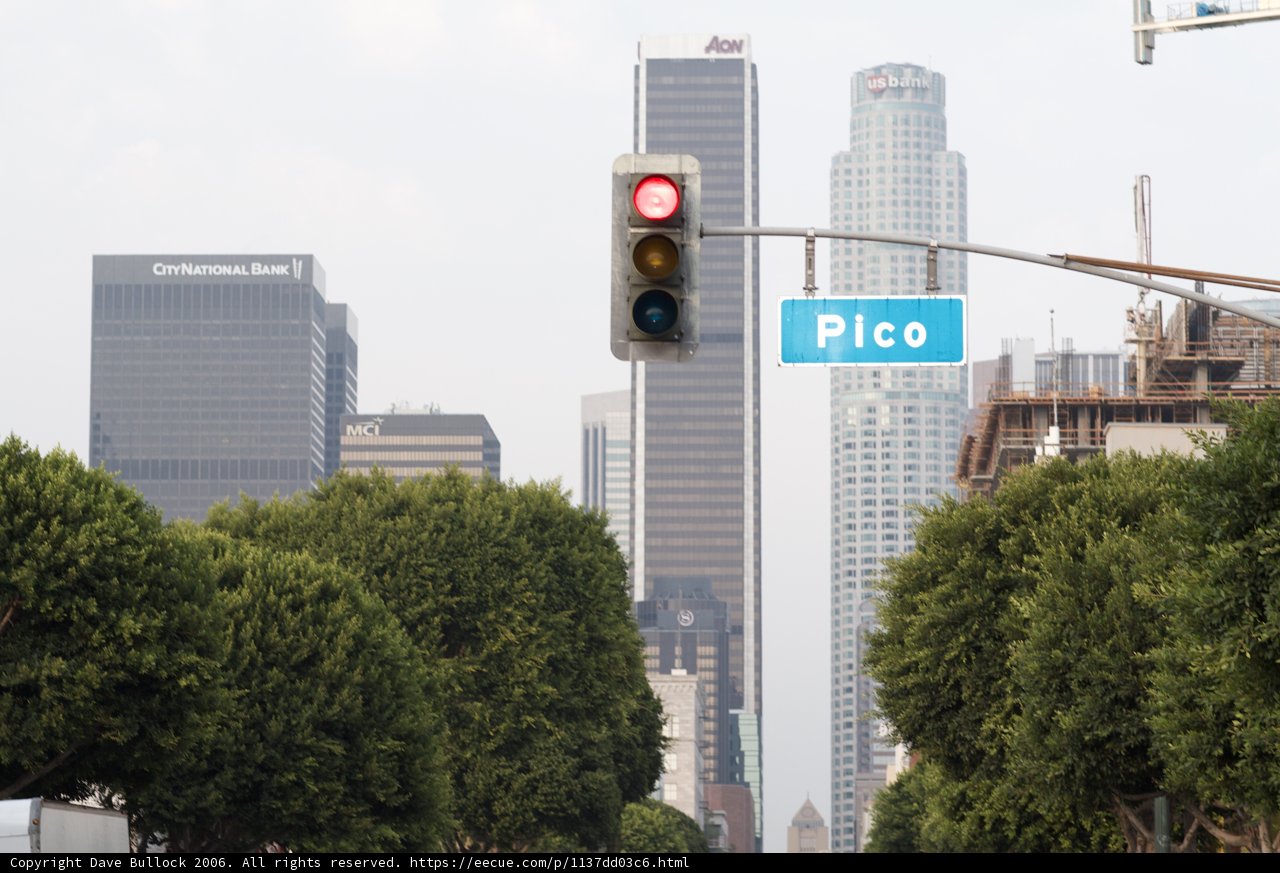Picco Traffic Light in the Heart of the Metropolis