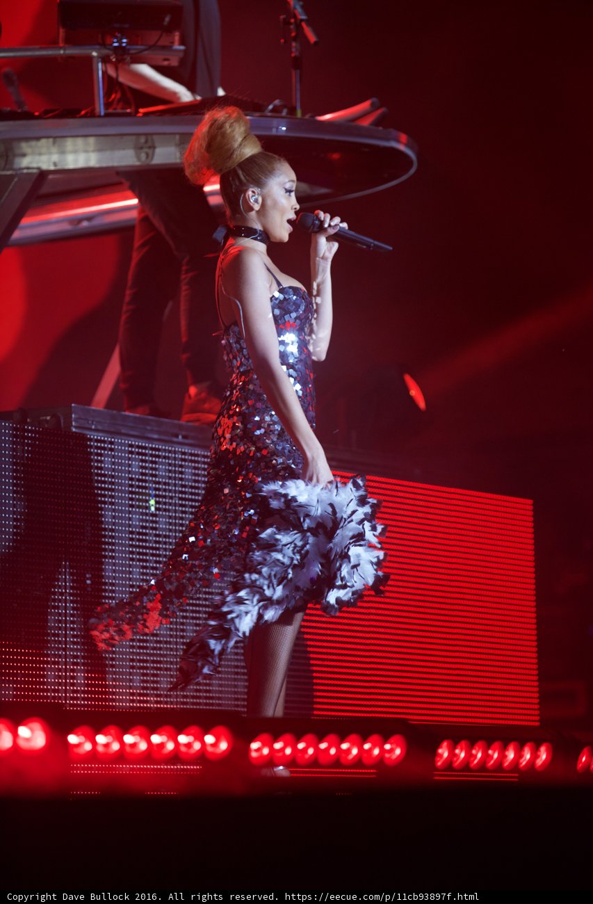 Spotlight on the Solo Songstress