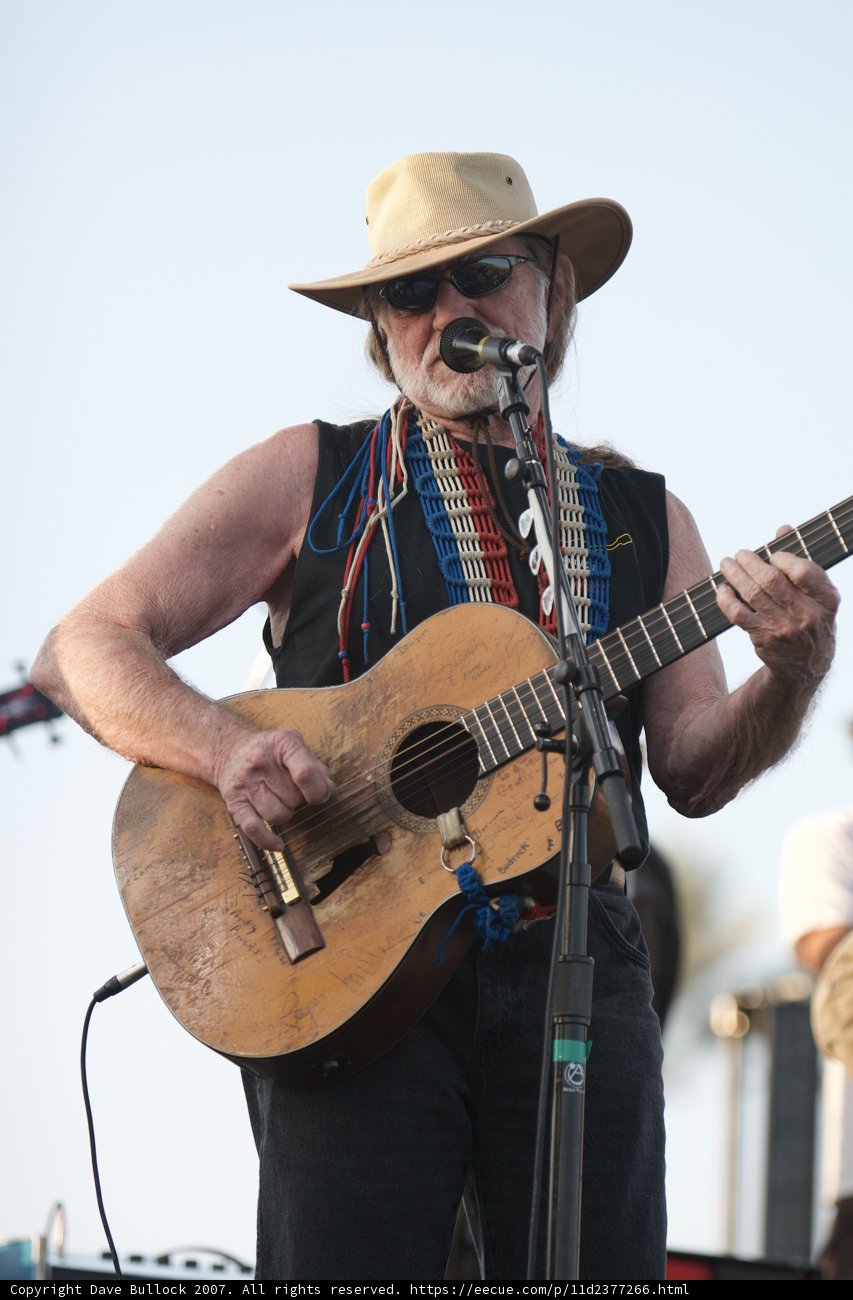 Cowboy crooner strums up a storm