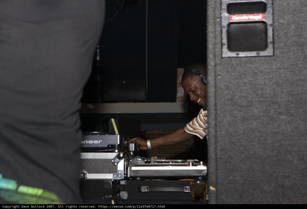 Kenny Ken spins a set