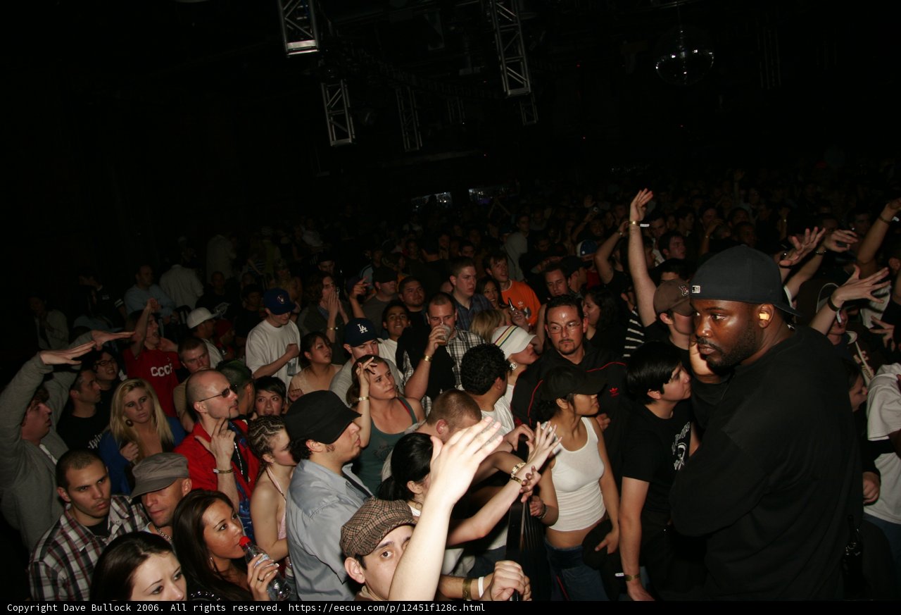 Funky Crowd Vibes