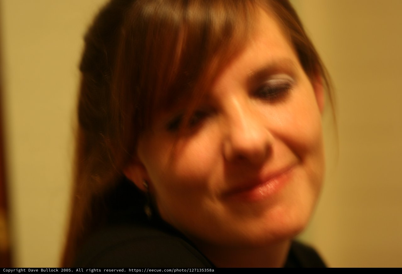 Soft Smile: Intimate Portrait of Penelope in Warm Light