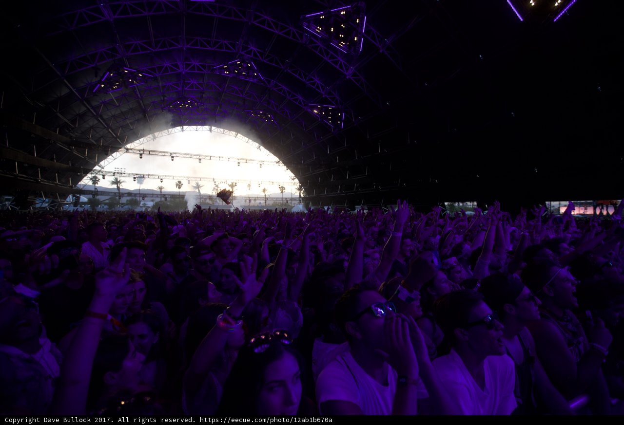 Hands Up!