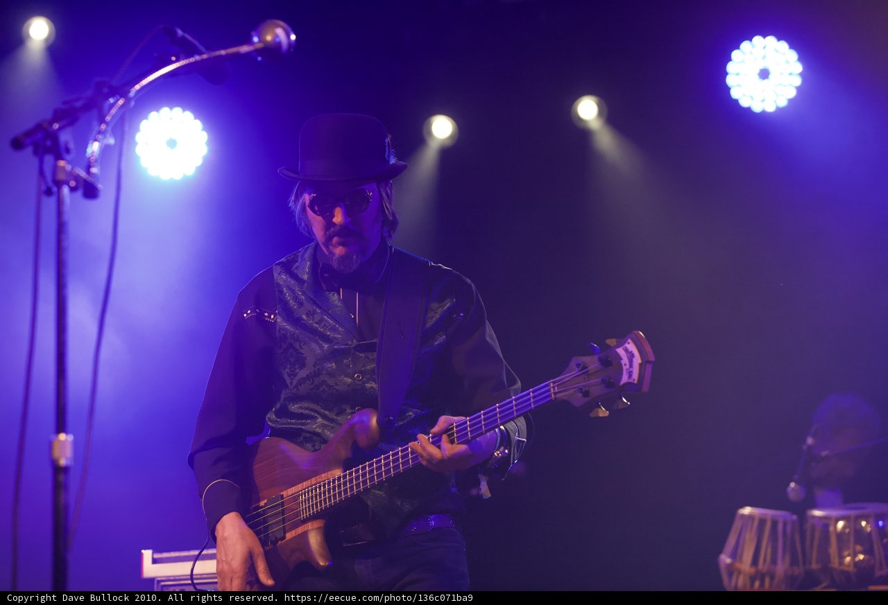 Les Claypool Rocks the Stage with his Bass