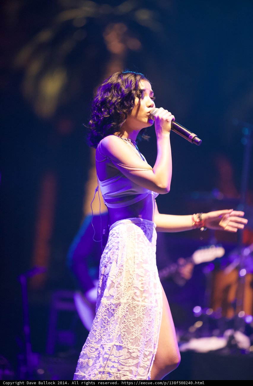 Solo Songstress Shines on Stage