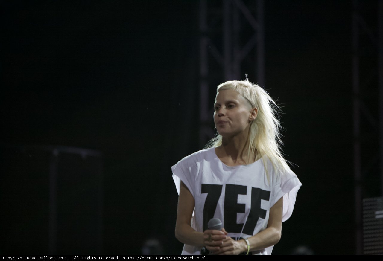 Yolandi Visser Rocks Coachella in White T-Shirt