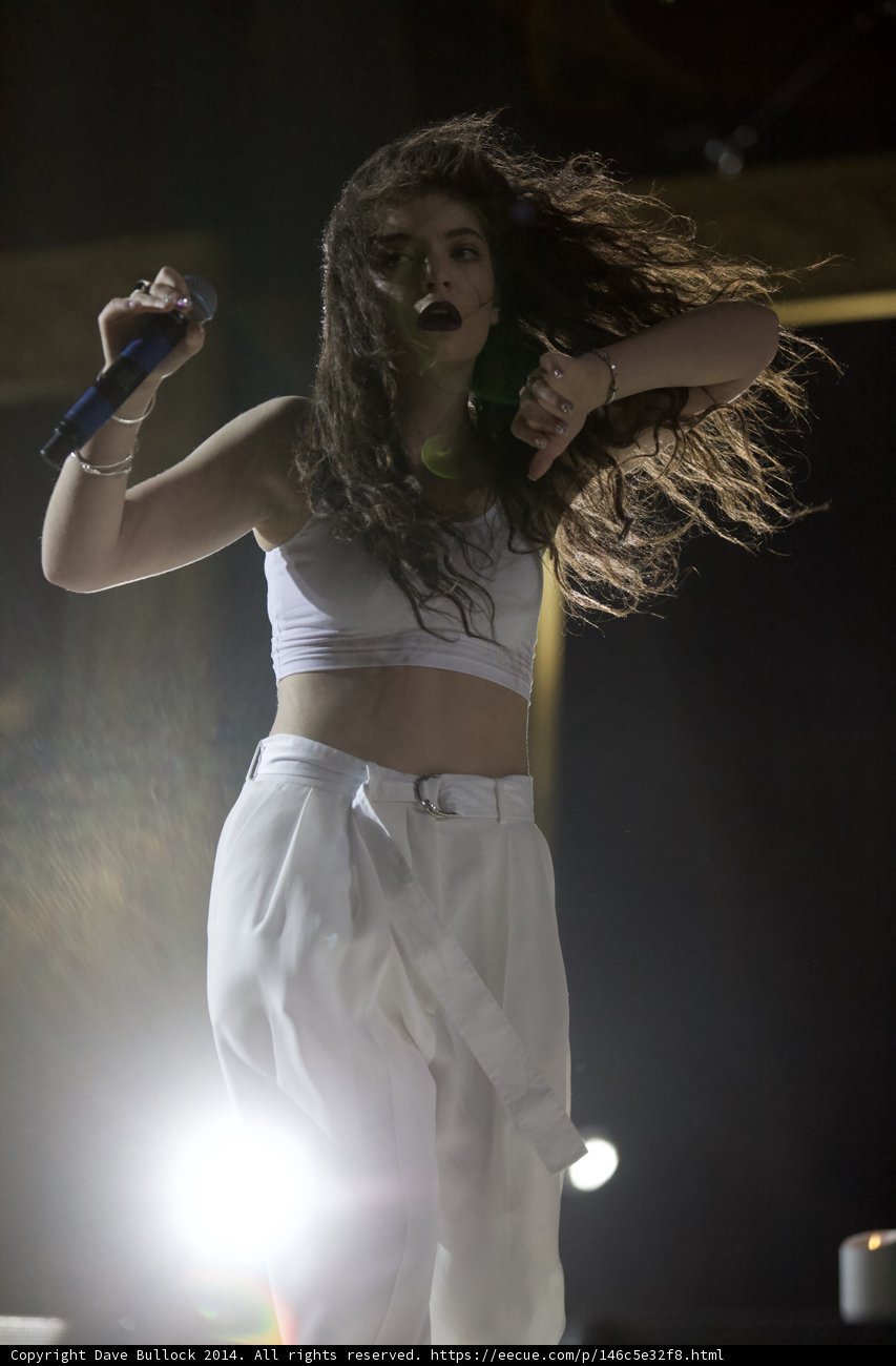 Selena Gomez Rocks the Grammy Stage