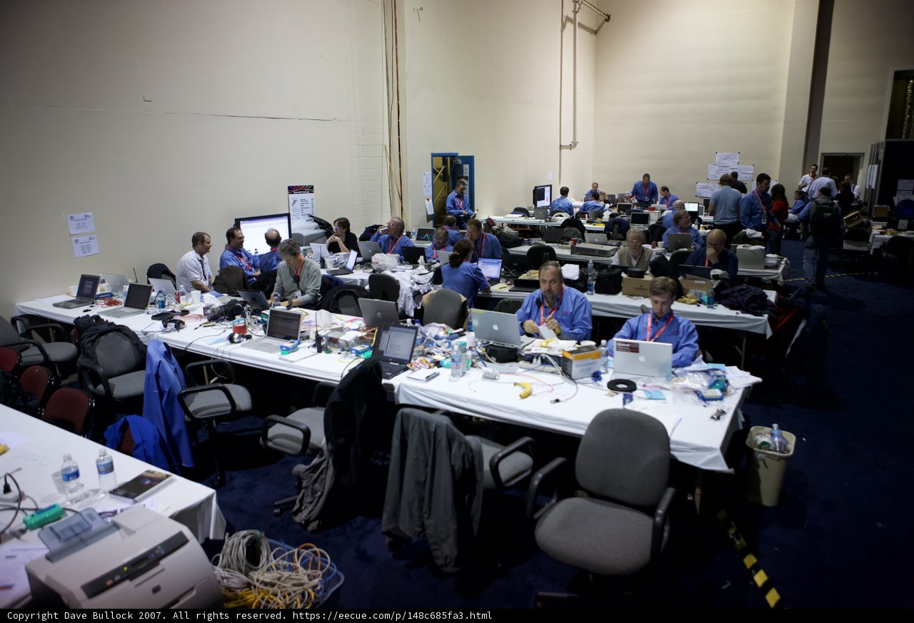 Super Computing 07: The Crowd at Work