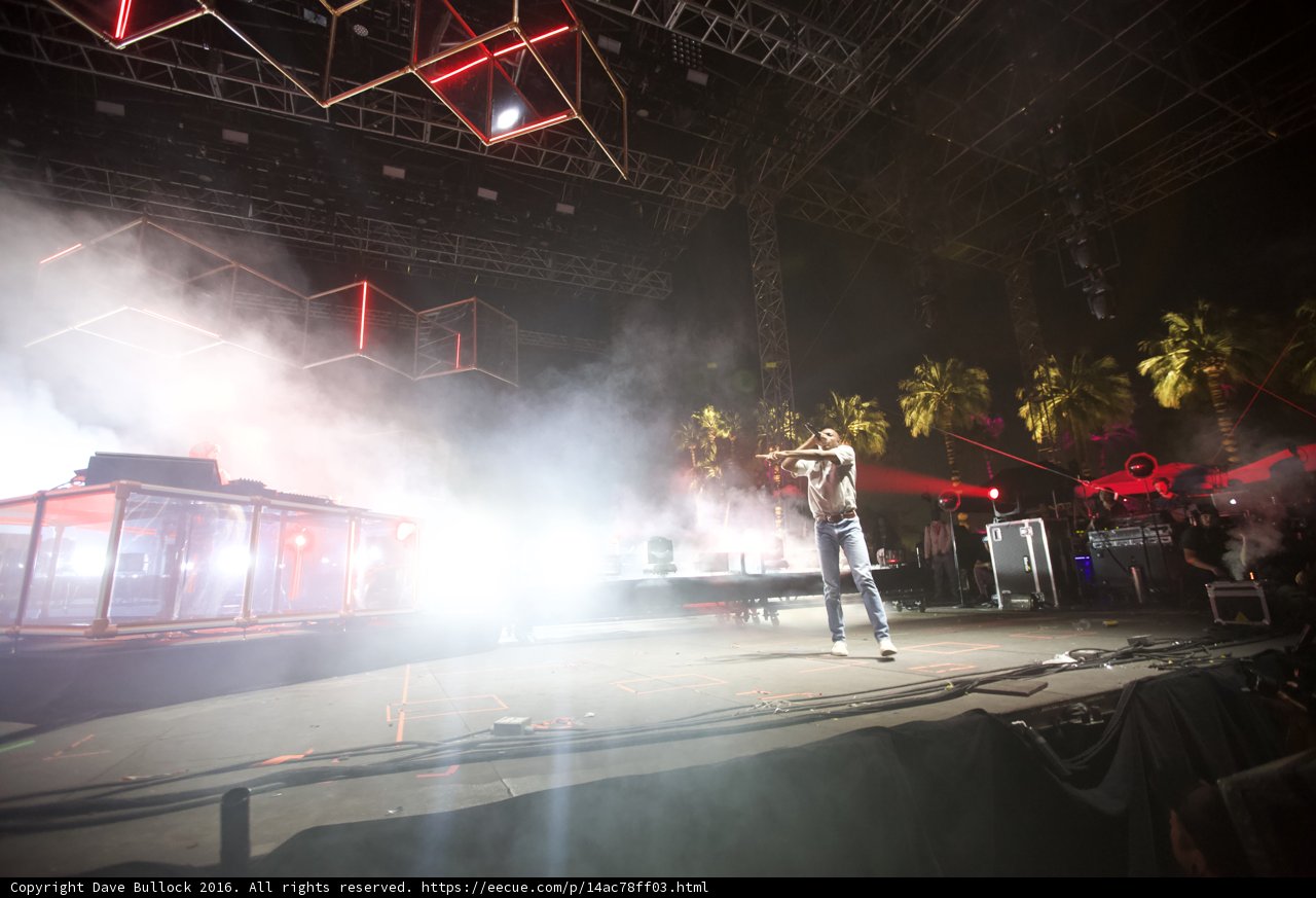 Smoke-Blowing Solo Performance