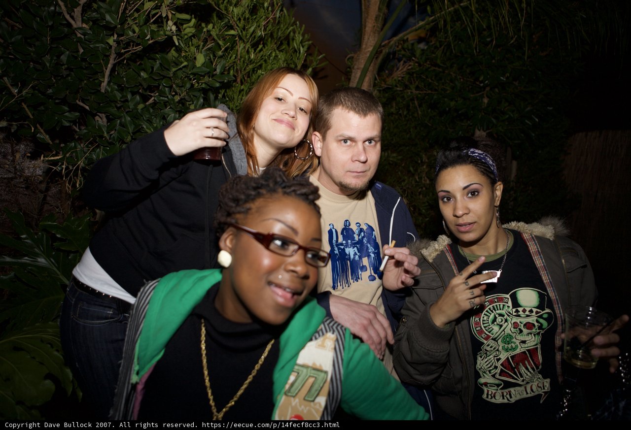 Group of Friends at Total Science @ Funktion