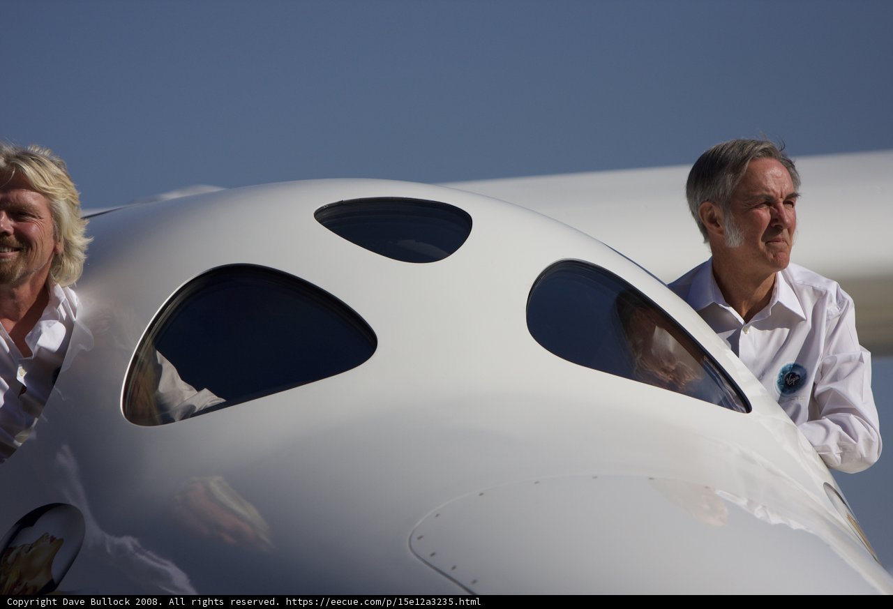 Burt Rutan and Richard Branson next to their plane
