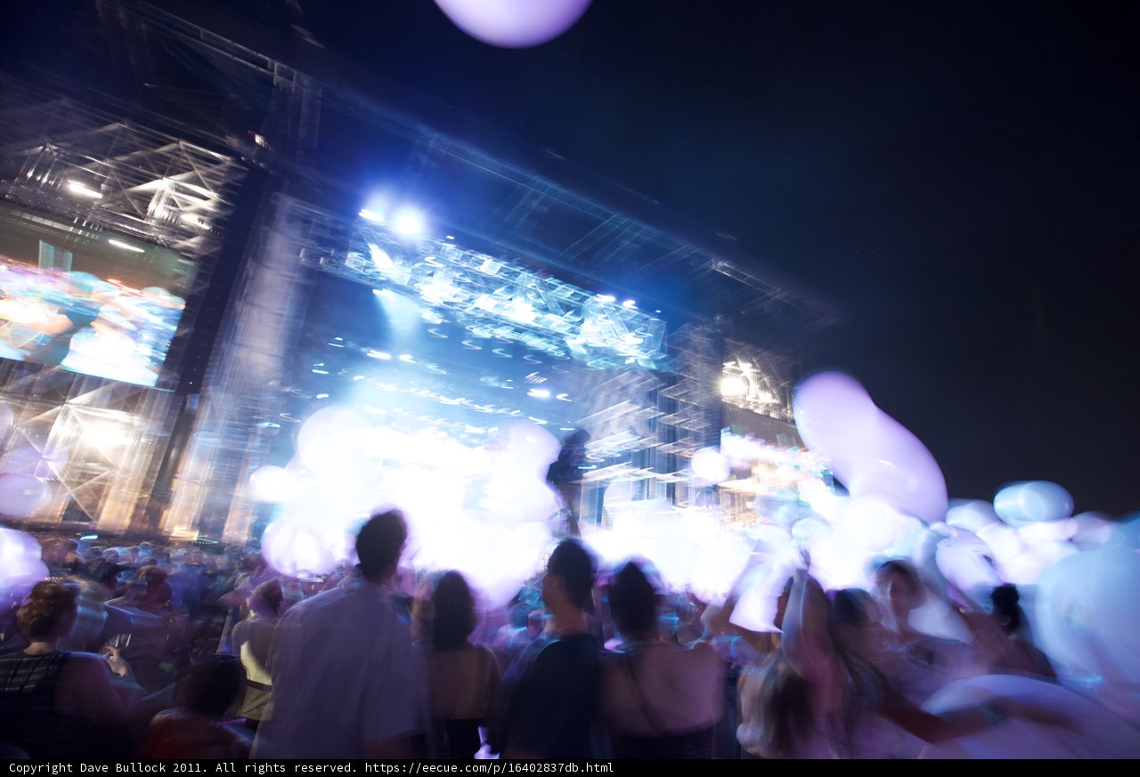 Balloon-filled Night Club Concert