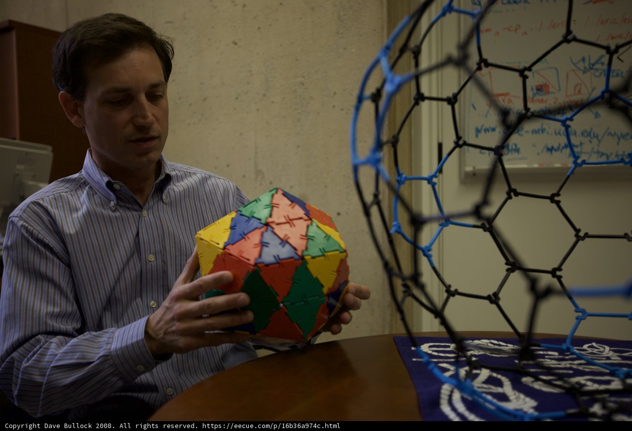 The Colorful Sphere and the Computer Wizard