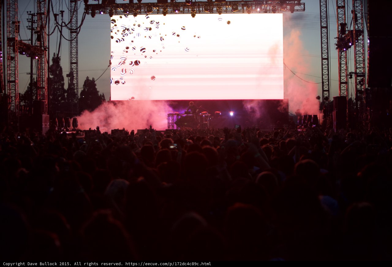 DJ Stage Striped Spheres Visual