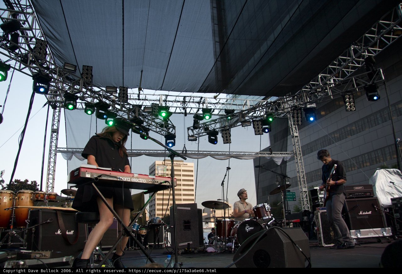 Detour Concert: Kazu Makino and Band Perform on Stage