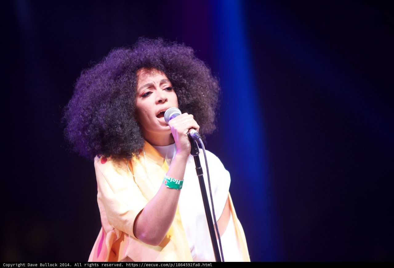 Solange's Electrifying Solo Performance