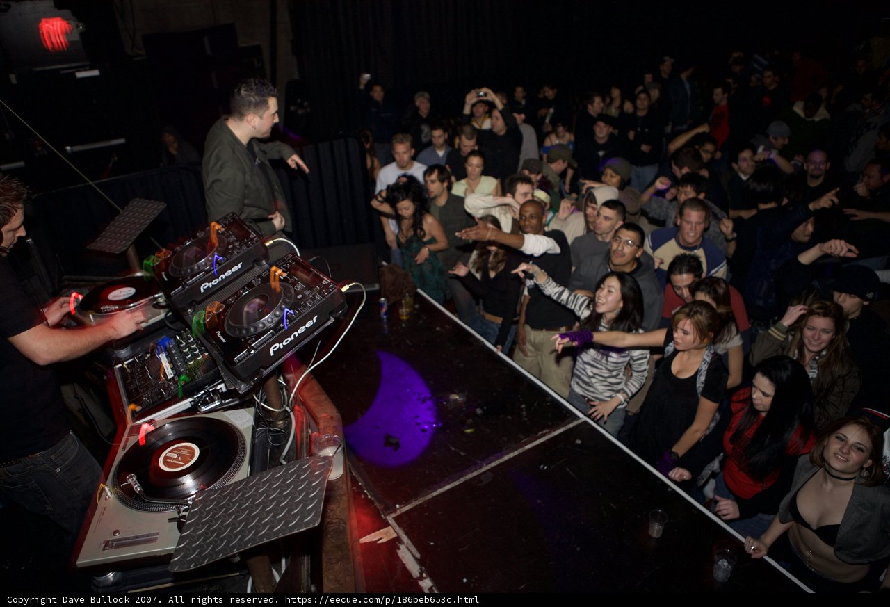 DJ Nobuhiko Matsunaka and Lu Shanglei Delight Night Club Crowd