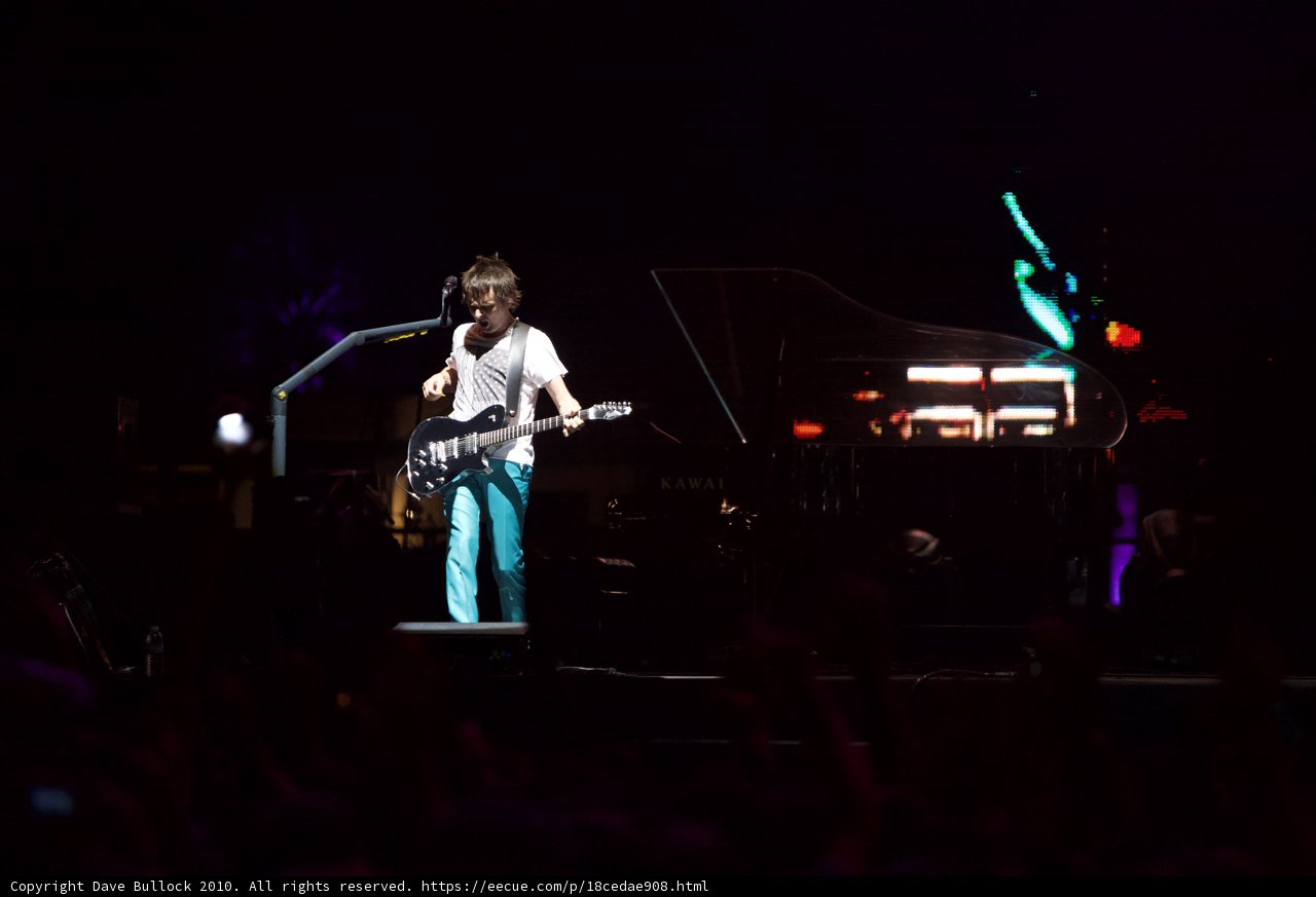 Matthew Bellamy electrifies the Coachella crowd with his guitar