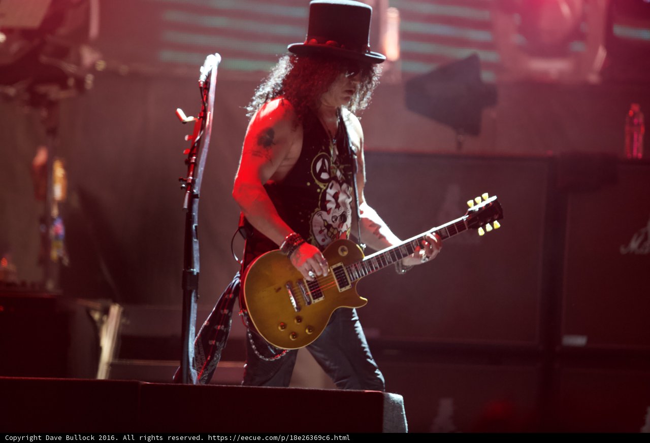 Slash Rocks Atlanta with Guns N Roses