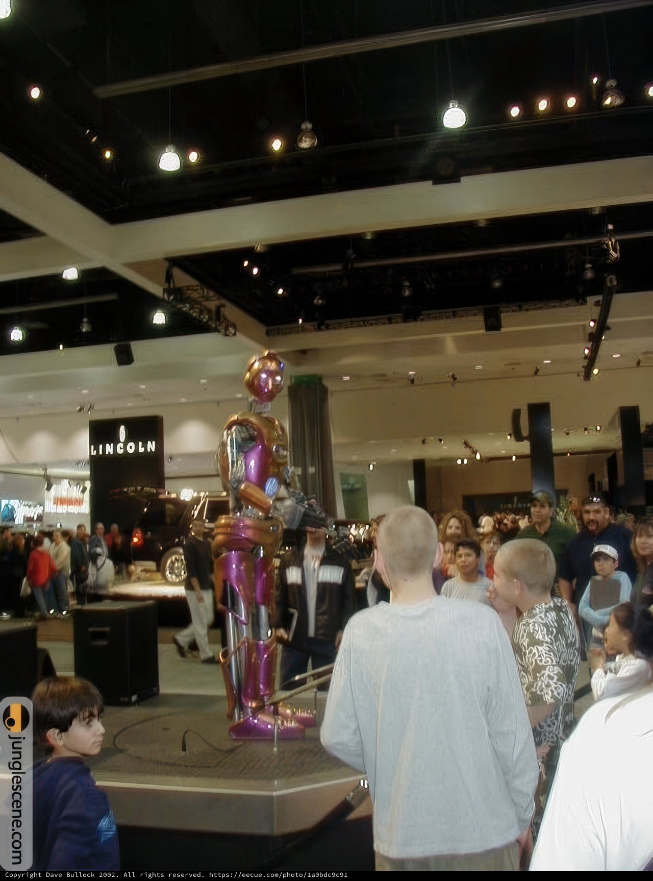The Robotic Sculpture Takes Center Stage