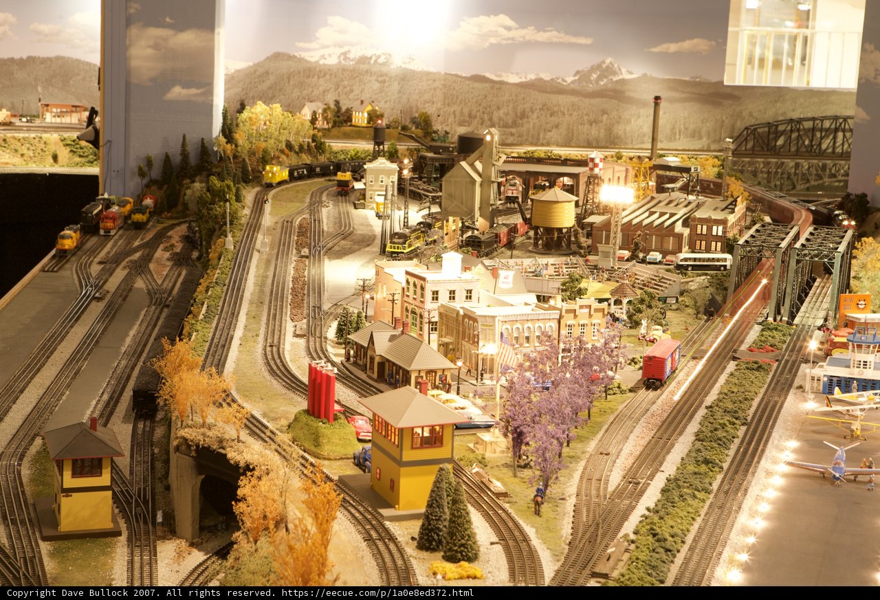 Metropolis Toy Model Train Set