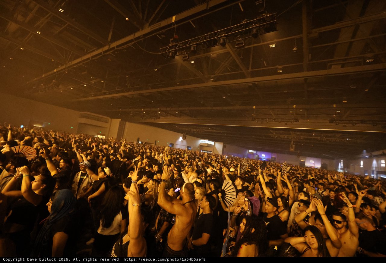 Massive Indoor Crowd Energizes Wobbleland 2026 Festival